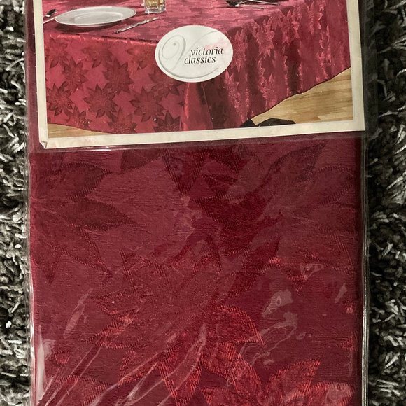 Victoria Classics Solid Burgundy Poinsettia Tablecloth 60" x 84" & 8 Napkins New - Picture 8 of 15